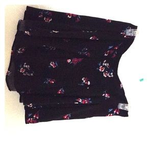 Cute little floral skirt in great condition!